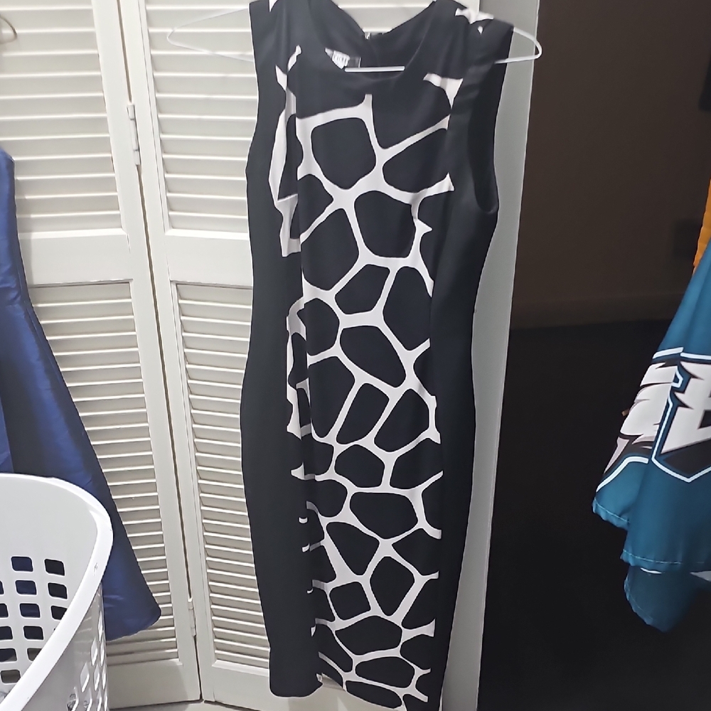 Maggy London Black and White Patterned Midi Dress